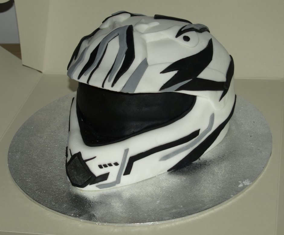 Торт шлем мотоциклиста