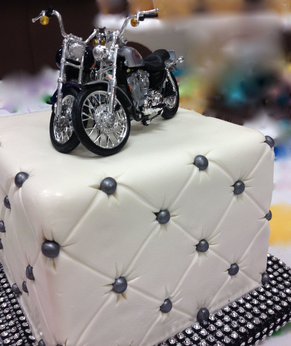 Пряник мотоцикл на торте