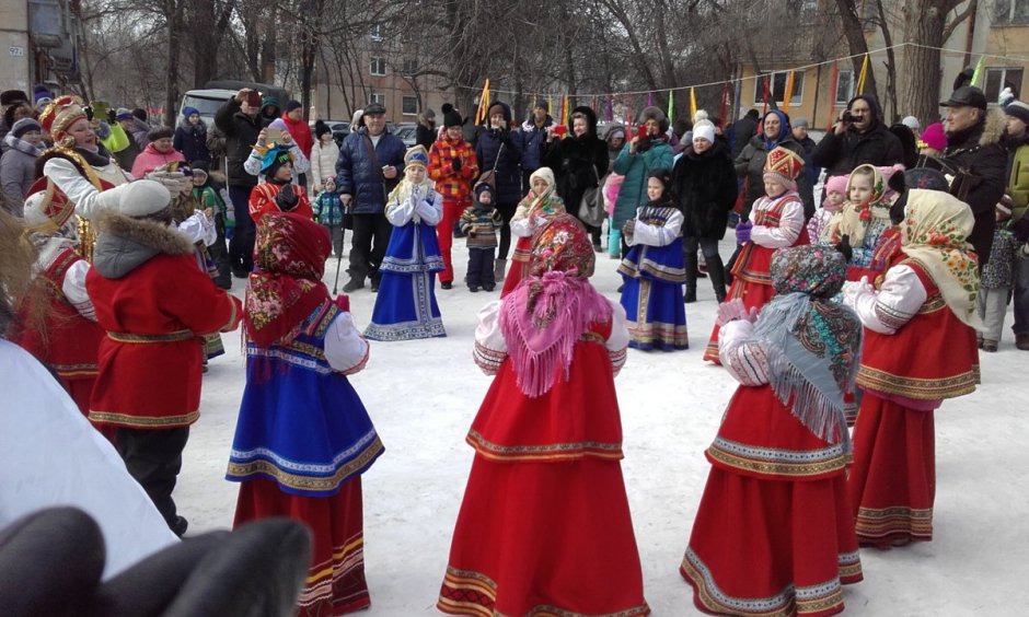 Как празднуют Масленицу в России кратко