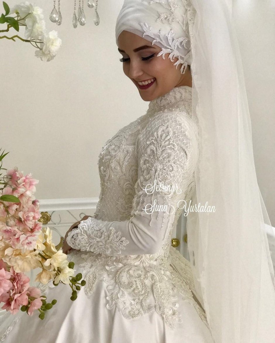 Платье на никах для невесты пышное