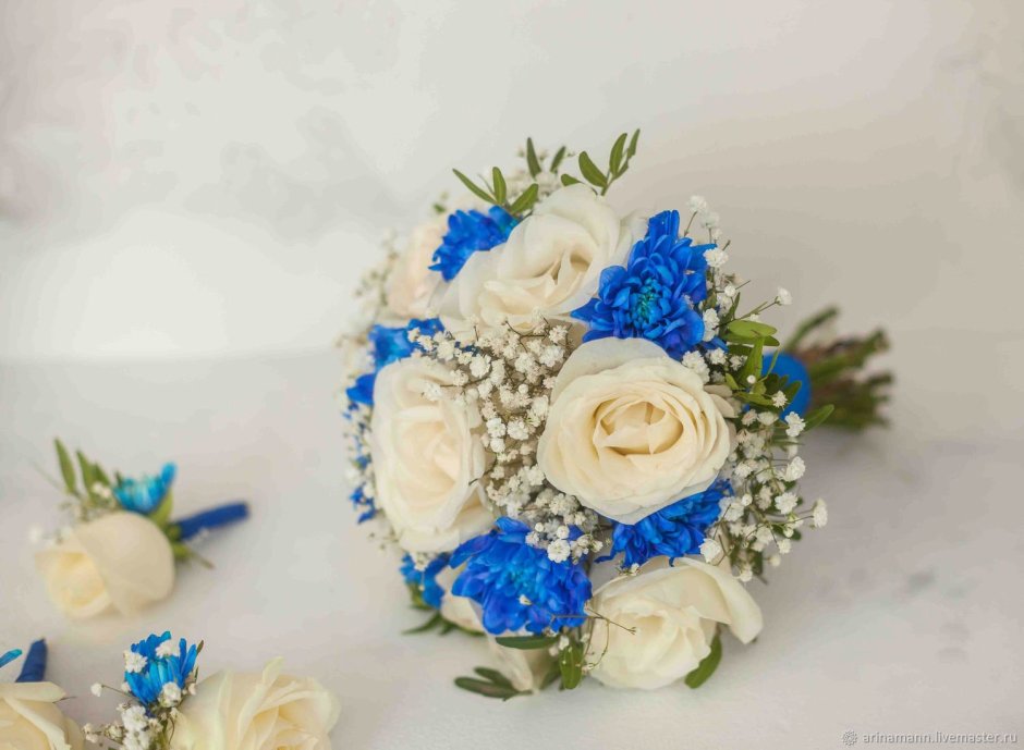 Голубые гипсофилы букет невесты