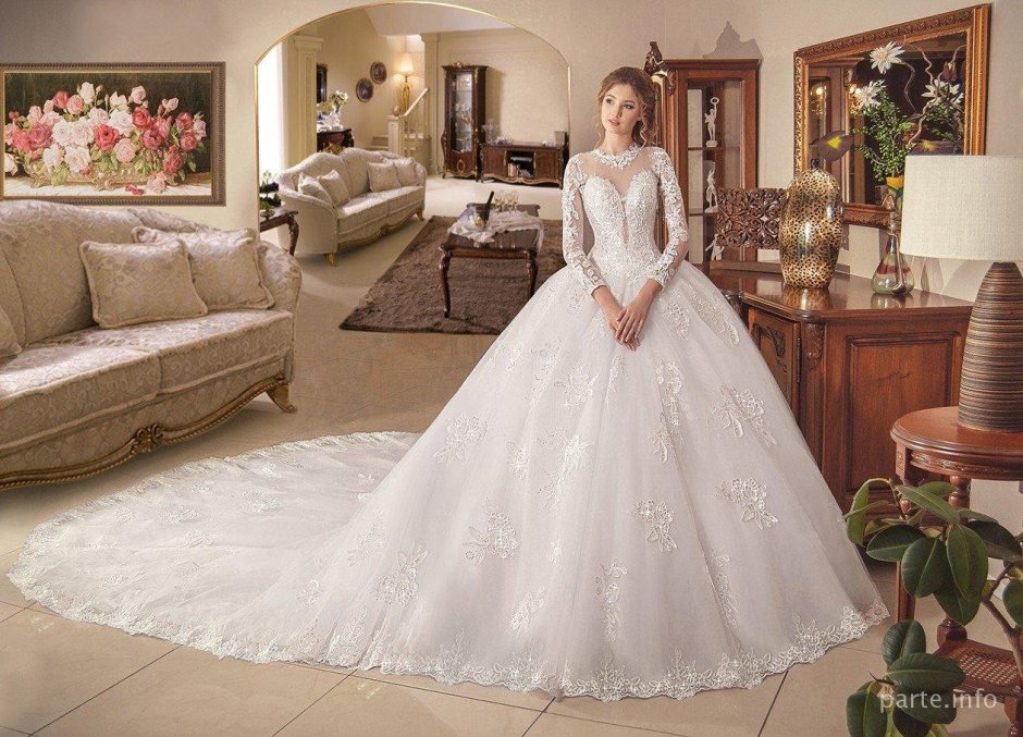 Свадебное платье с розами