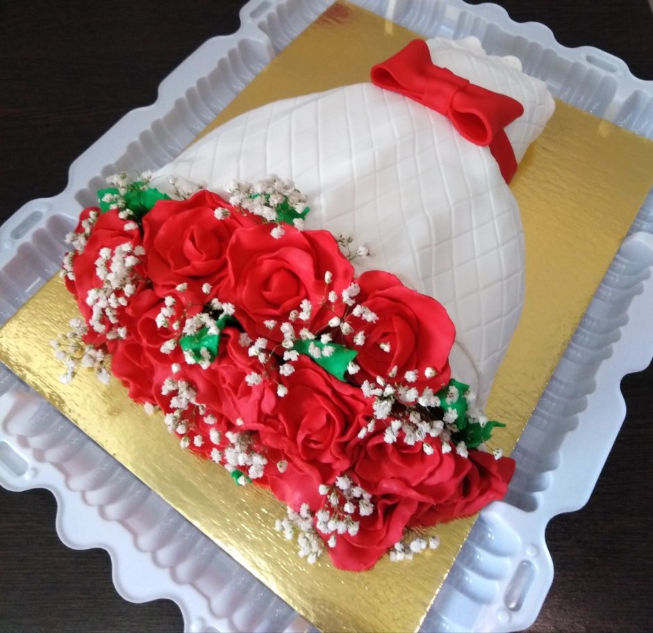 Торт корзинка с розами из крема
