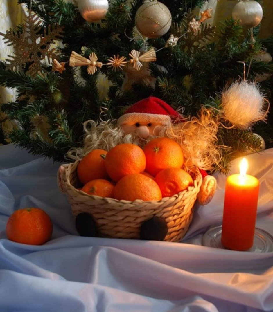 Новогодняя композиция из апельсинов