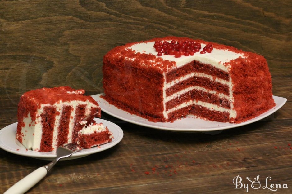 Торт с красным бисквитом