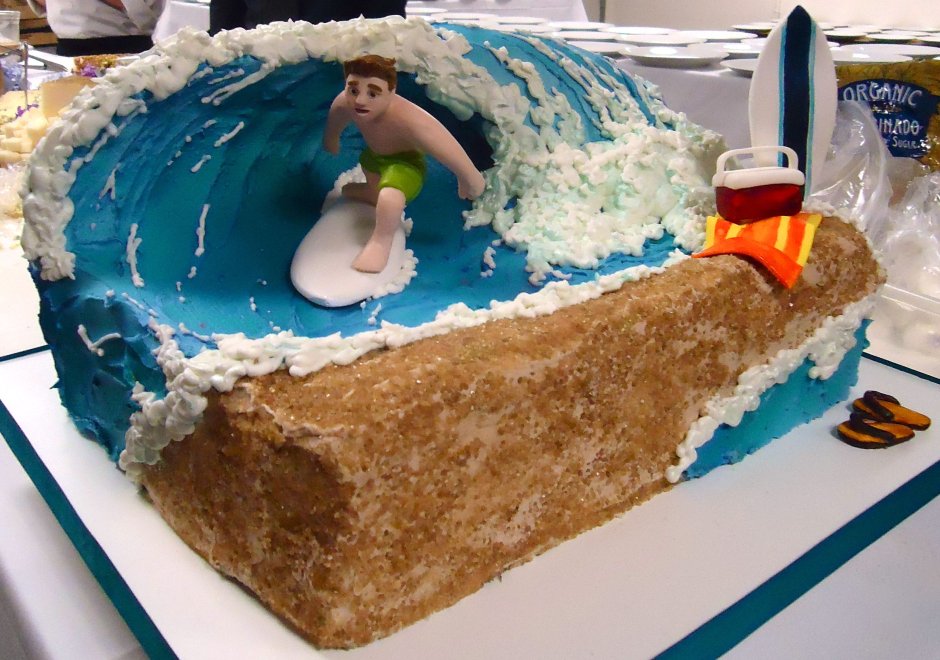 Торт в форме бассейна