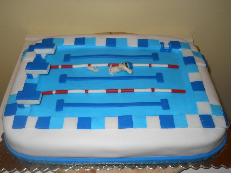 Торт в форме бассейна