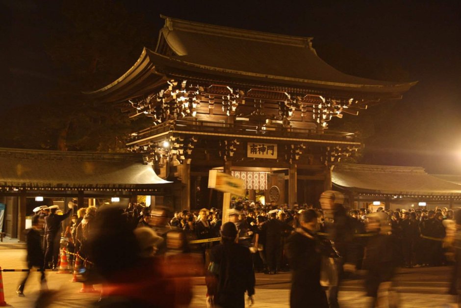 Синтоистский храм в Японии в новый год