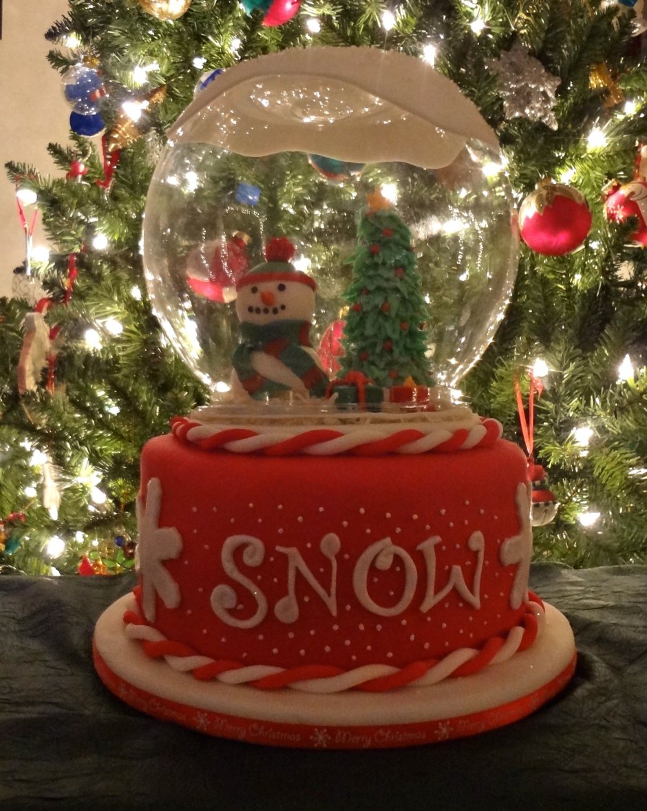 Зимний торт со снежным шаром