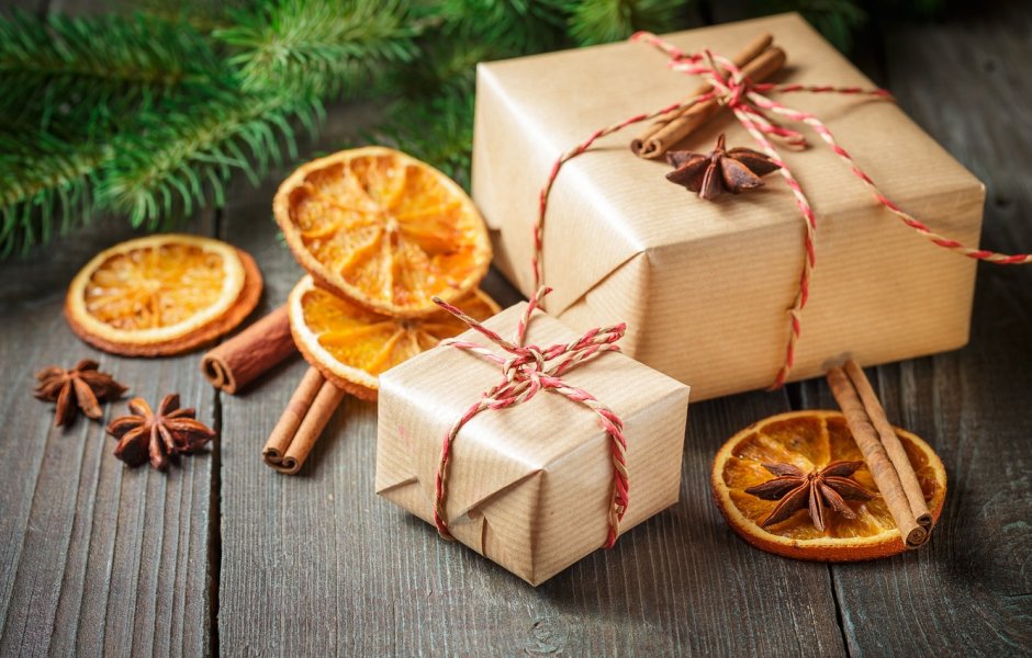 Украшение подарка сушеным апельсином