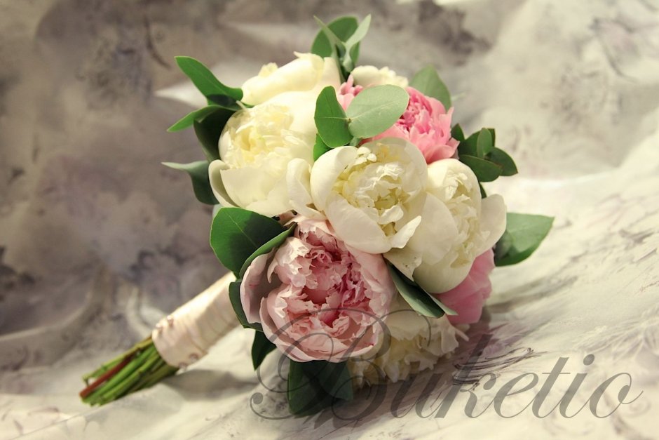 Букеты из нежно розовых роз и пионов не Свадебные