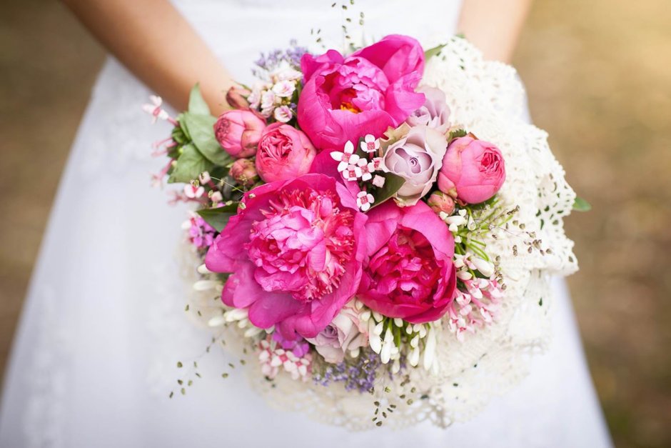 Свадебный букет с пионовидной розой