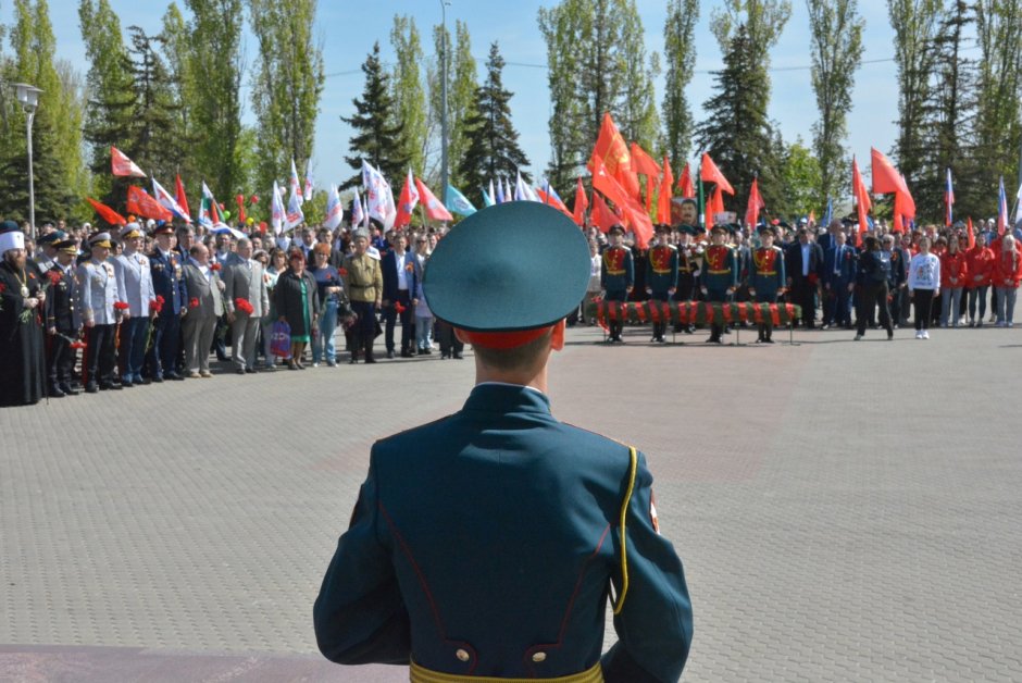 Возложение венков к могиле неизвестного солдата