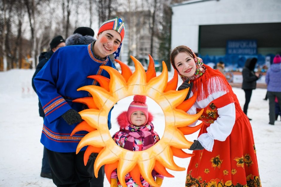 Масленицу провожаем блинами угощаем