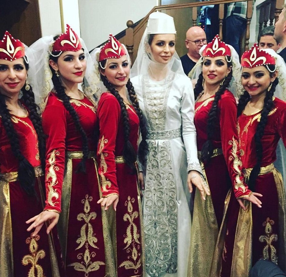 Армянские традиционные костюмы на свадьбе