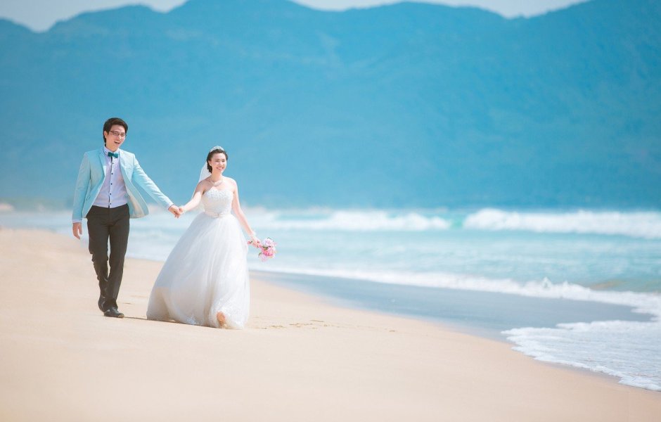 Свадьба на фоне моря