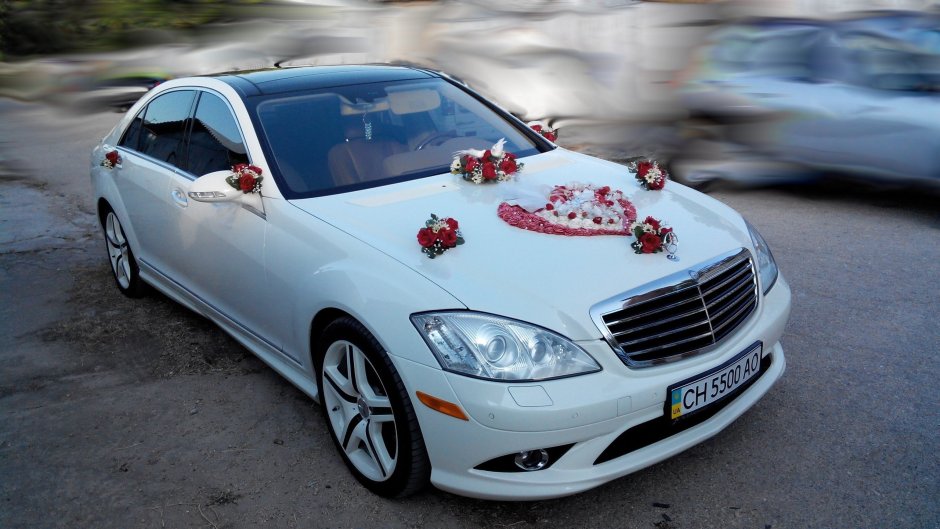 Белая машина на свадьбу