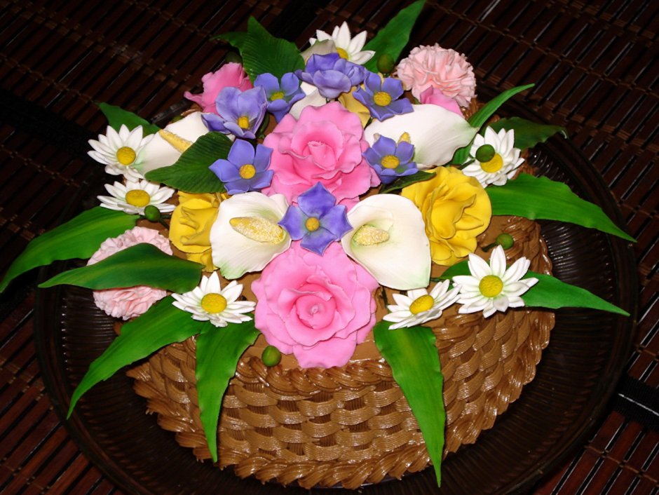 Торт корзина цветов из мастики