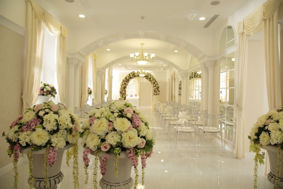 Украшение зала на свадьбу в сиреневом цвете