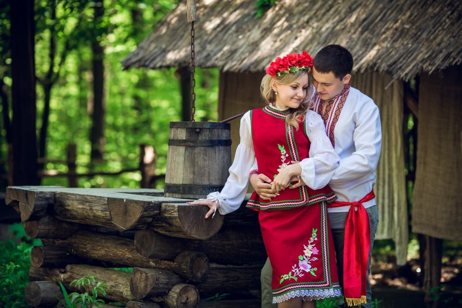 Украинская пара в национальных костюмах