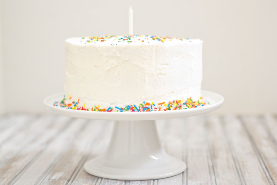 Белый торт с белой глазурью