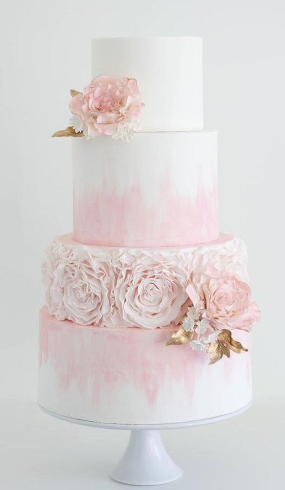 Свадебный торт в нежно розовом цвете