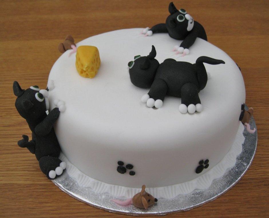 Торт с фигурками котов