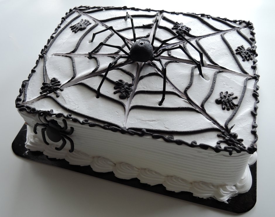 Украшение торта с пауком
