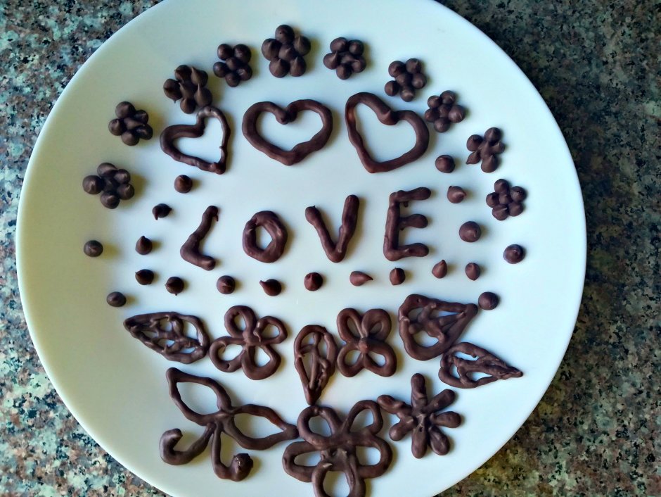 Надпись из шоколада для торта