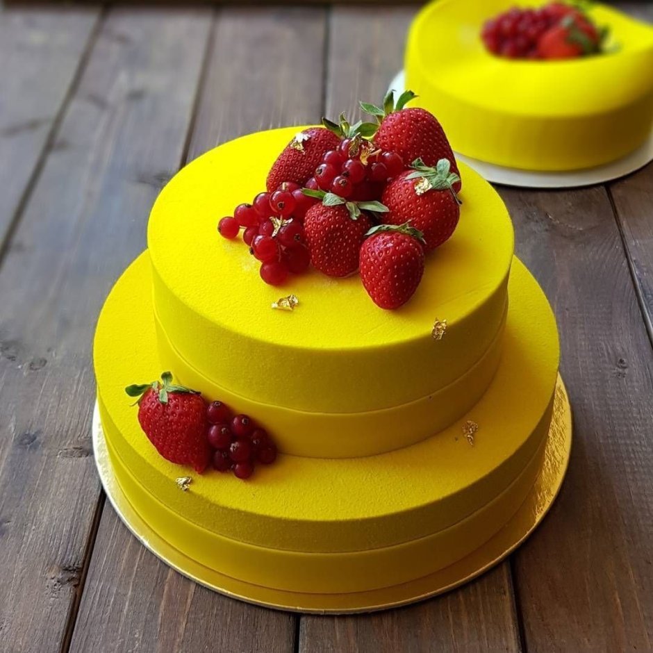 Желтый муссовый торт