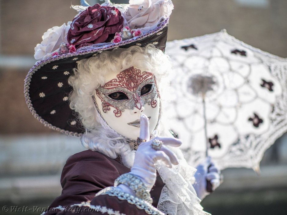 Девушка Венеция карнавал портрет