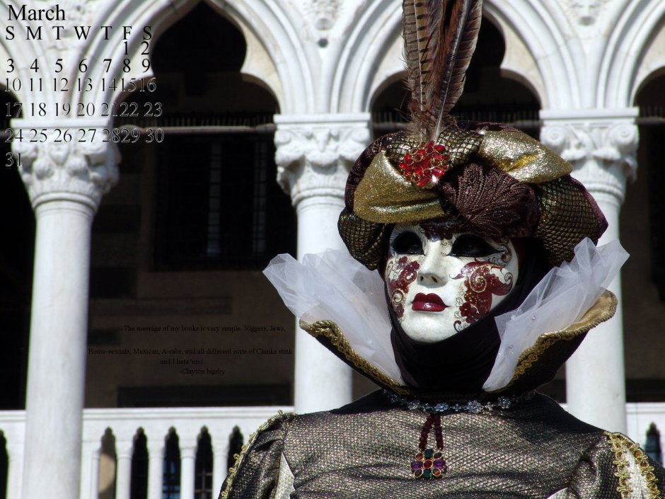 Венецианский костюм с лицом в животе