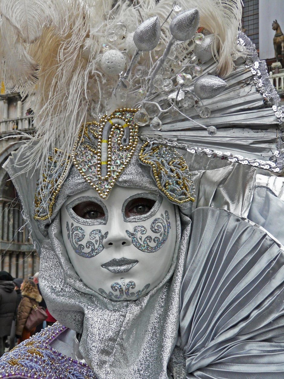 Венецианский карнавал в белых масках