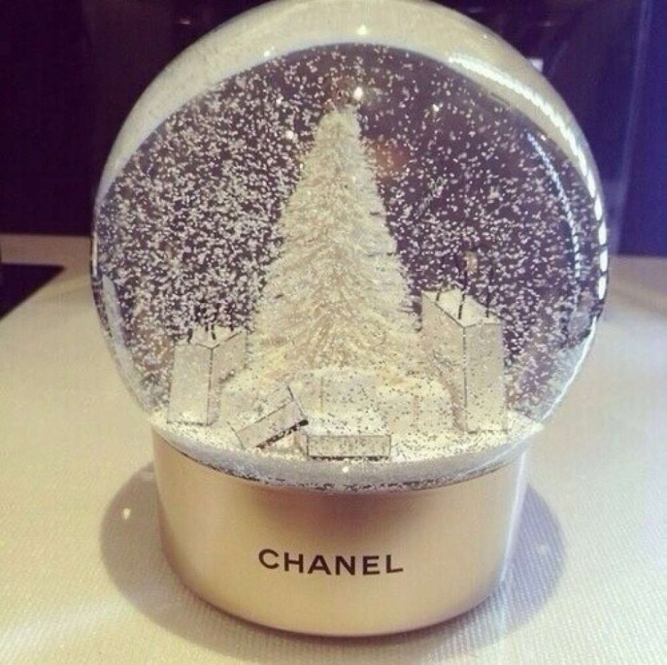 Снежный шар от Chanel