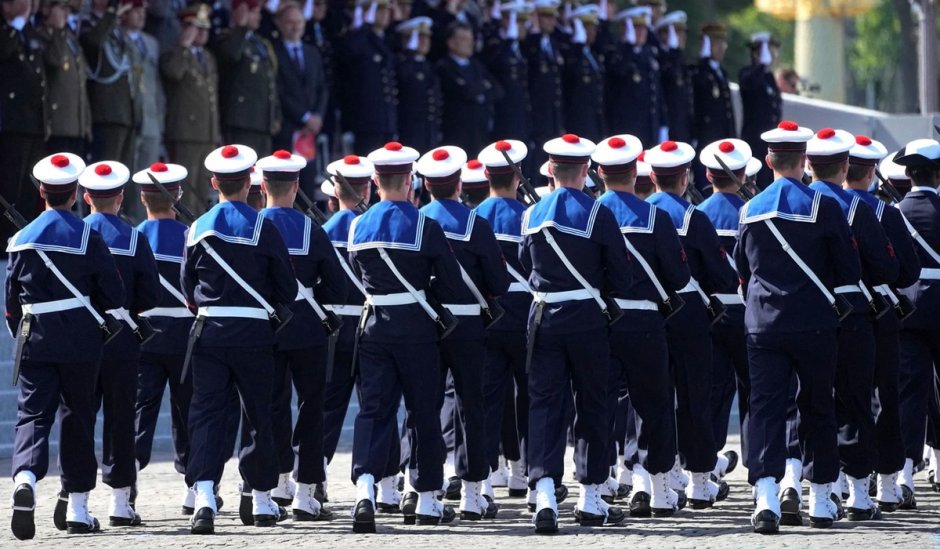 Военный парад на Елисейских полях 14 июля