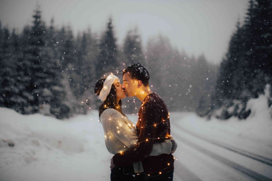Влюбленная пара зимой