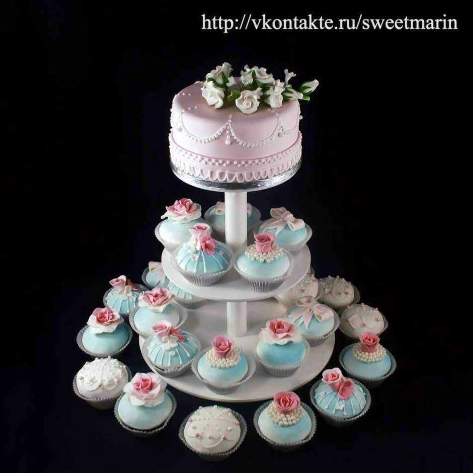 Свадебный торт одноярусный с капкейками
