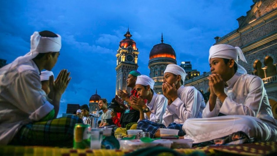 Пост мусульман Рамадан