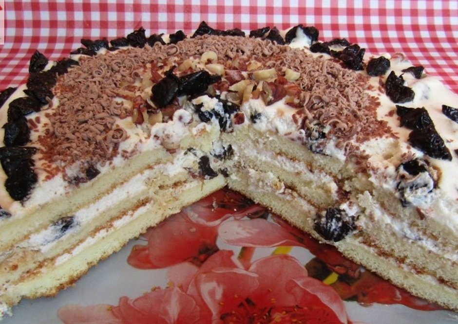 Торт с черносливом и сметанным кремом