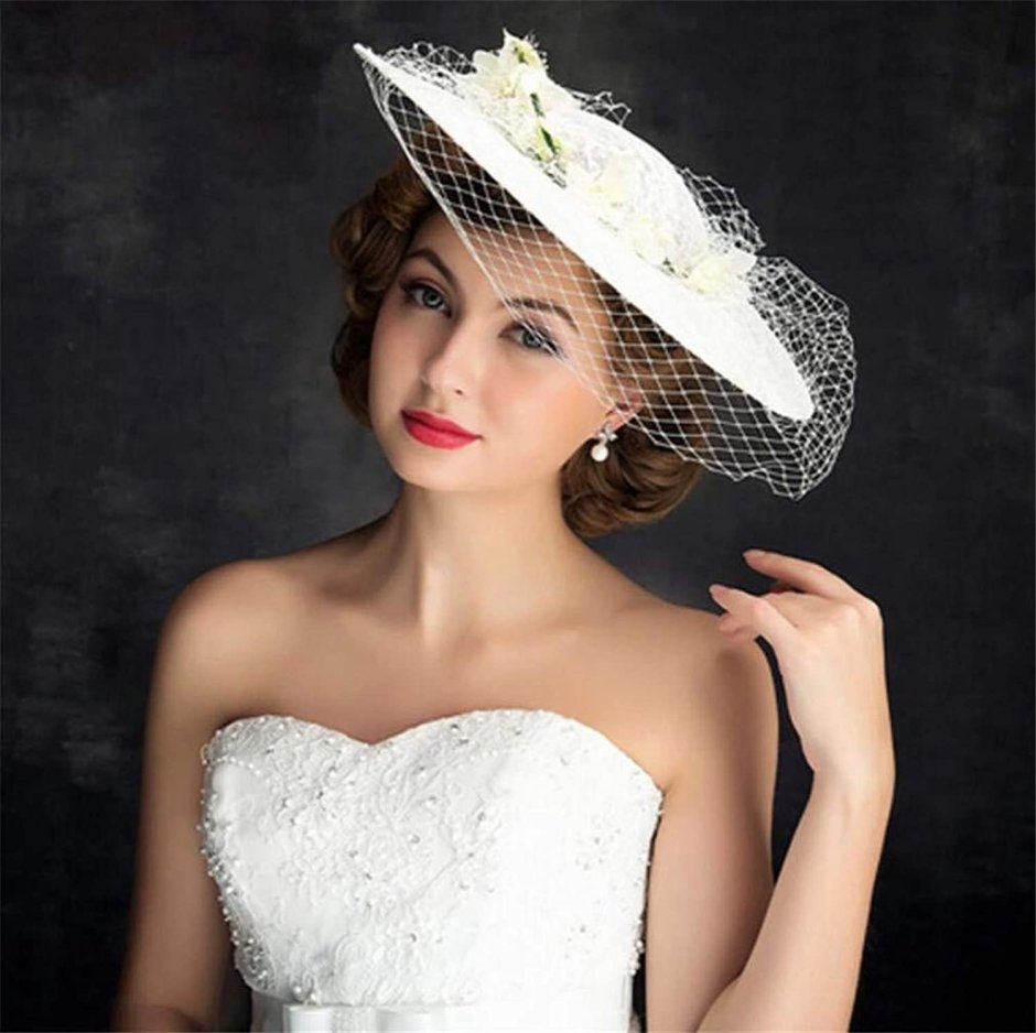 Невеста в шляпе канотье
