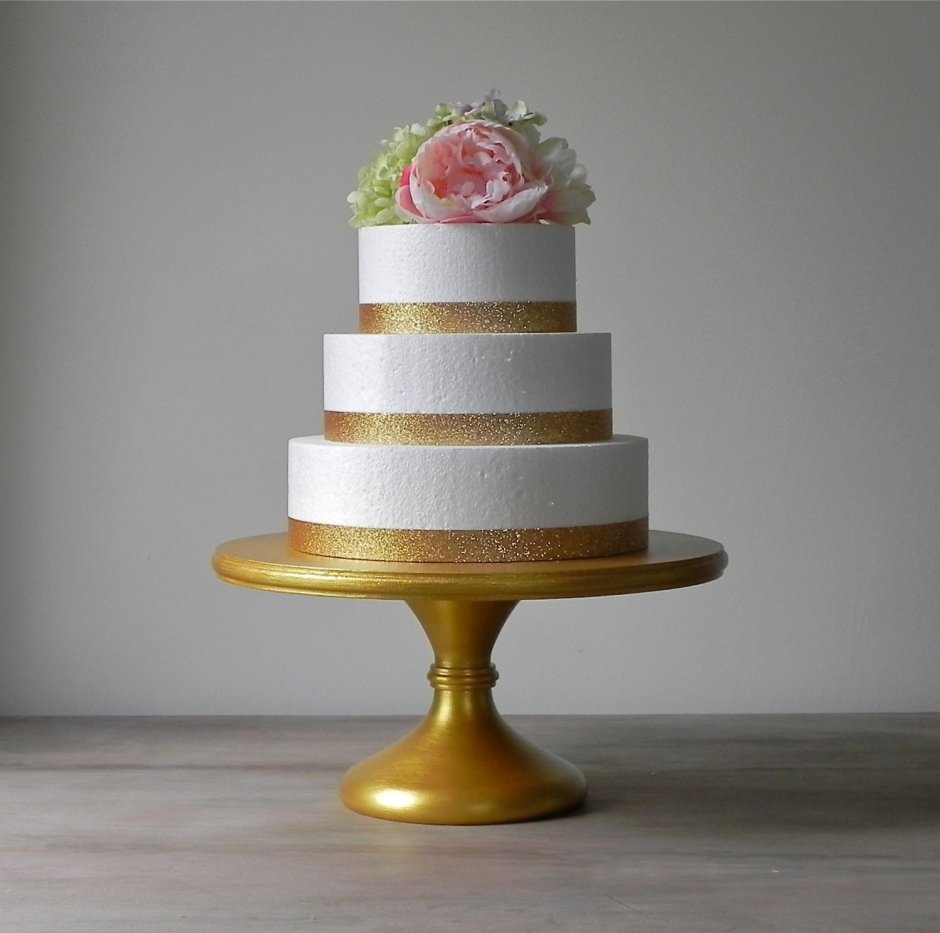 Торт свадебный трехъярусный на подставке