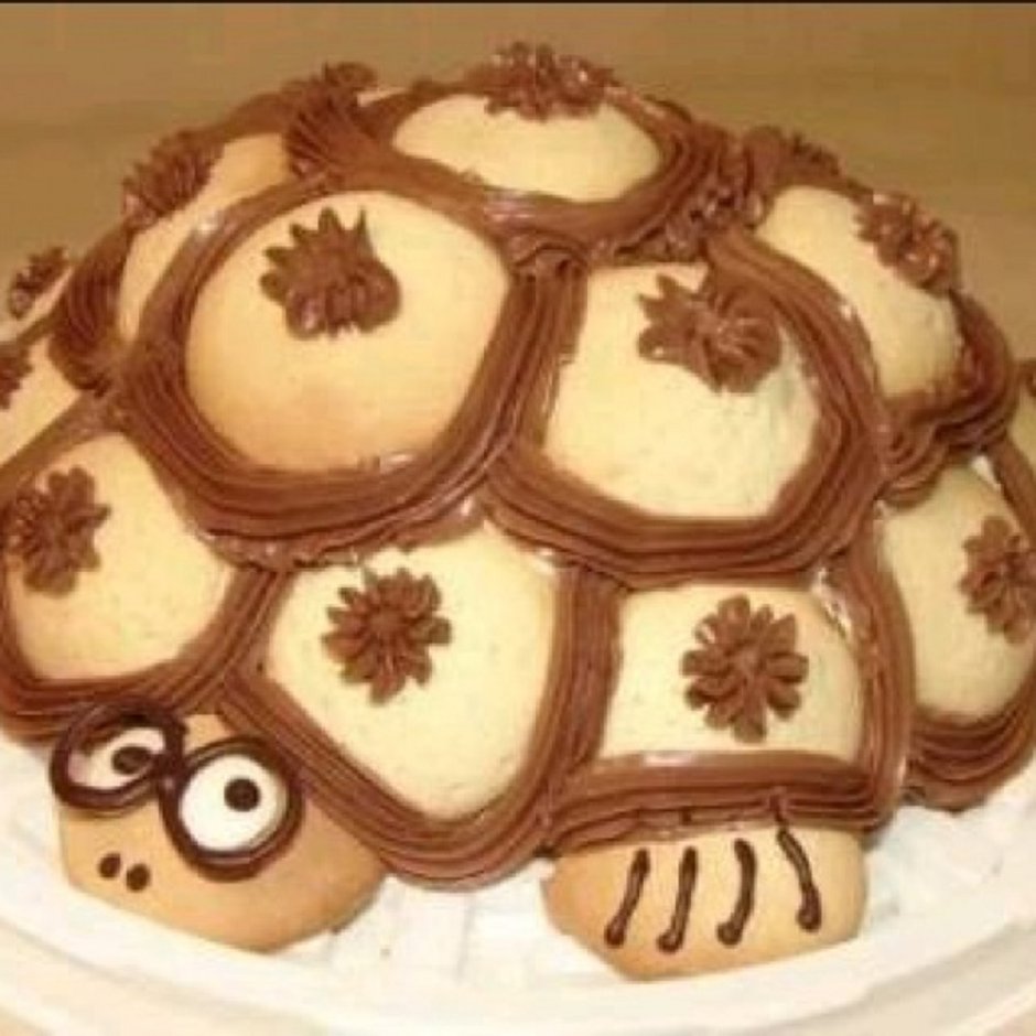 Торт черепаха со сметанным кремом и шоколадной глазурью