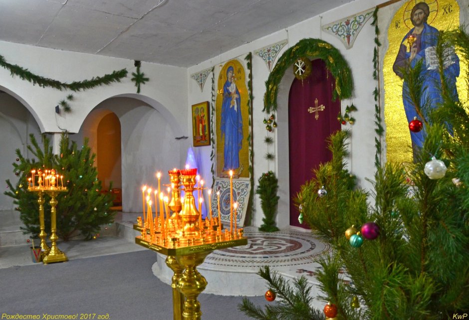 Храмовый интерьер в Рождество