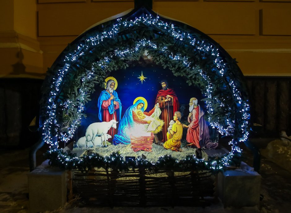 Украшение зала на Рождество в церкви