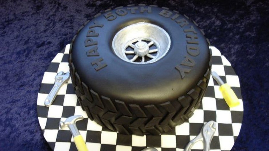 Торт в виде шины автомобиля
