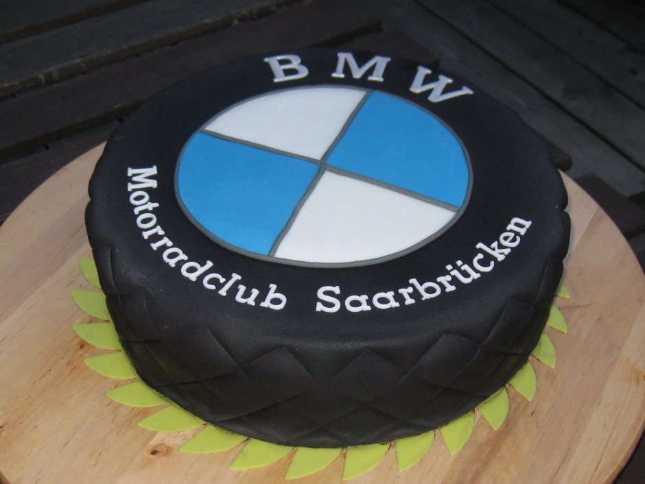 Торт капкейки с машиной БМВ