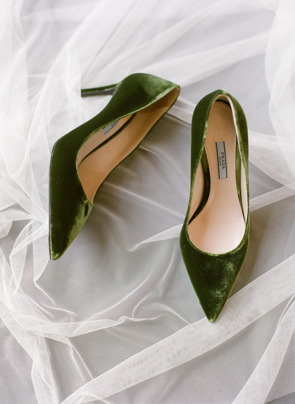 Зеленые бархатные туфли