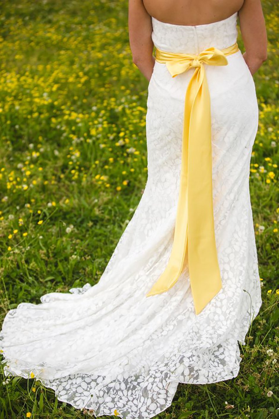 Невеста в желтых туфлях