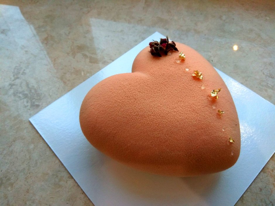 Муссовый торт сердце велюр декор
