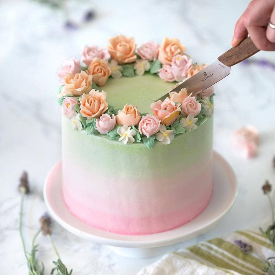 Кремовые цветы для торта